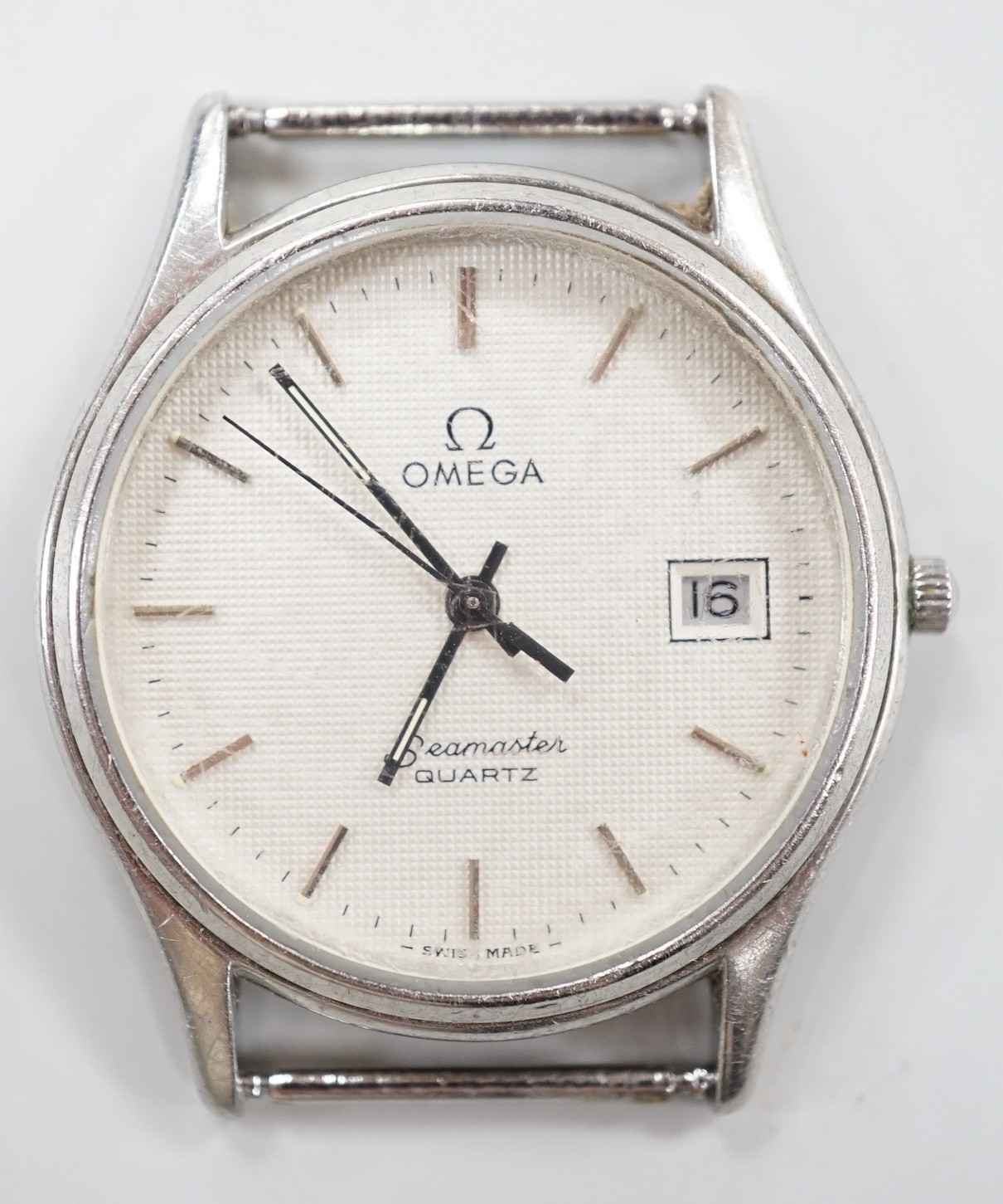 A gentleman's stainless steel Omega Seamaster quartz wrist watch, case diameter 34mm, no strap.